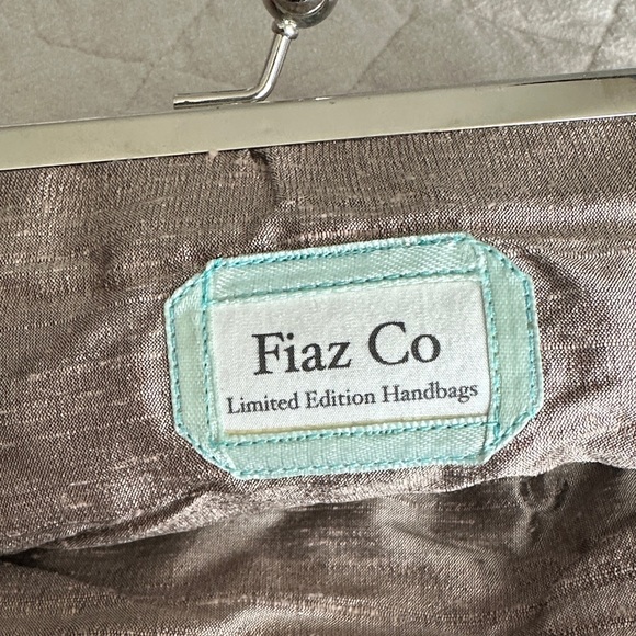 Elegant Floral Clutch - Brown and Blue - Picture 4 of 4